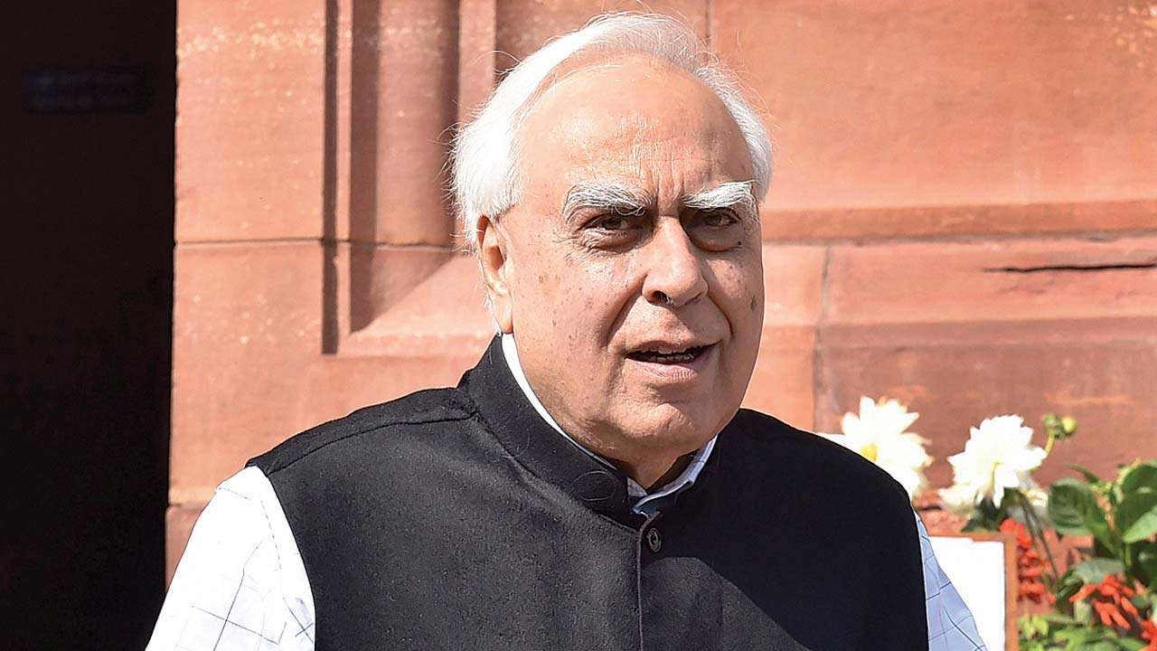 kapil sibal slams on samjhota case