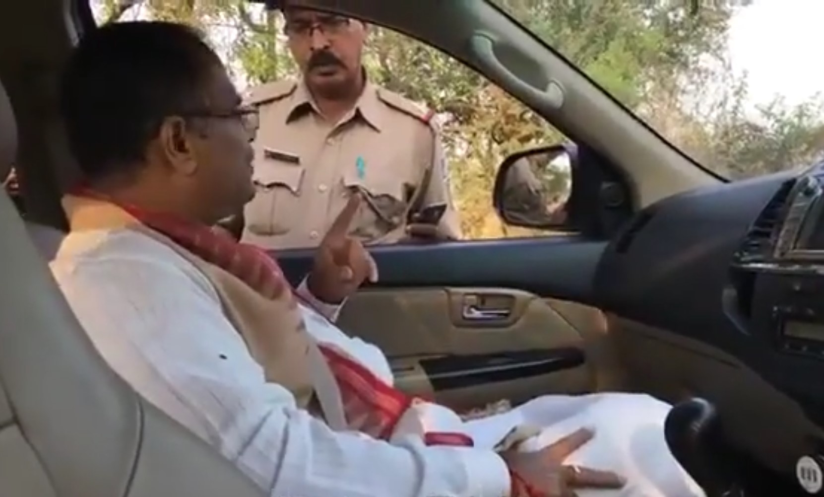 BJP candidate Pitambar Acharya argued with police personal in Hinjili