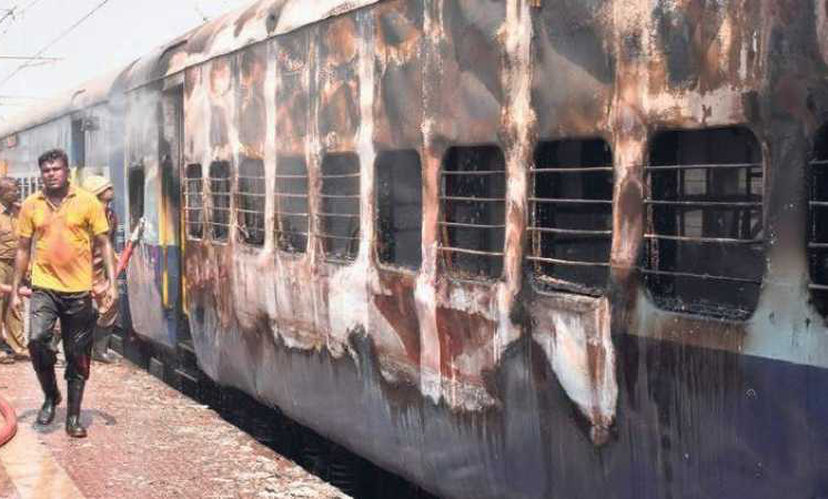 fire captured on tapaswini express in puri station