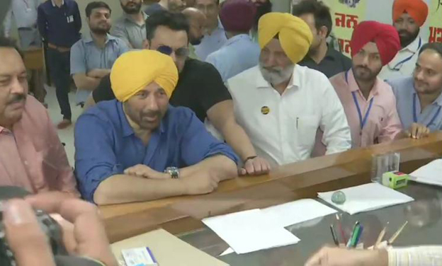 sunny deol nomination file in gurudashpur