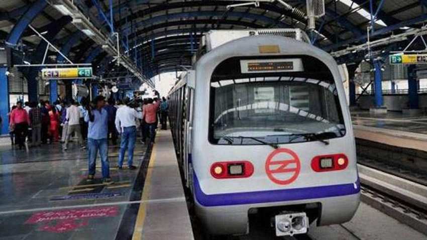 women go get free ride in delhi metro