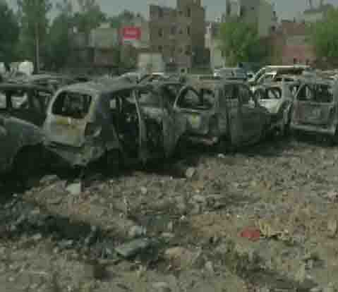 50 cars burned in delhi