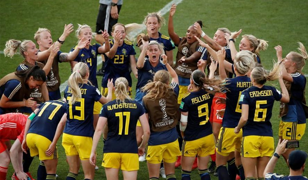 Sweden upset Germany to reach semis