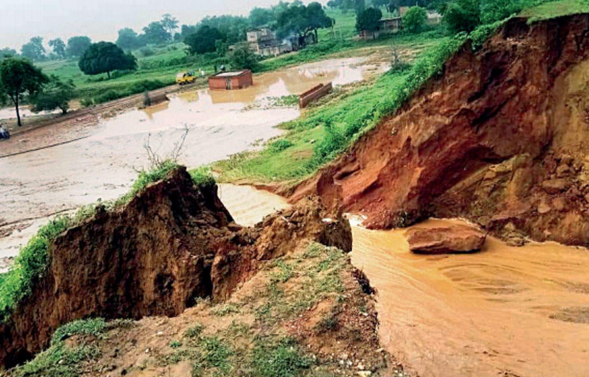 Jharkhanda Canal Collapsed after inauguration,who is responsbilty