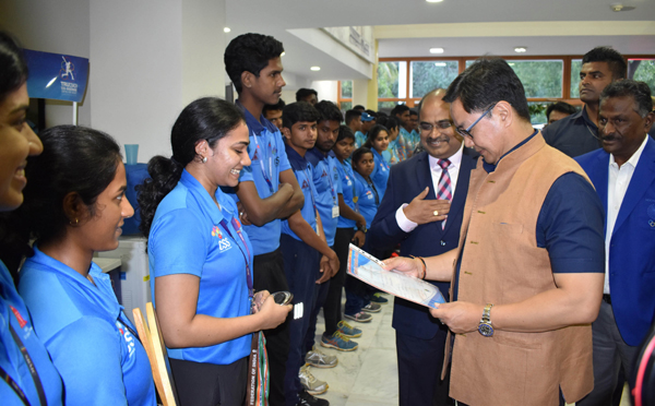 CHENNAI, OCT 29 (UNI):- Minister of State for Youth Affairs and Sports and Minority Affairs, Kiren Rijiju interacting with the students, at the Centre for Sports Science, Sri Ramachandra Institute of Higher Education and Research, Chennai on Tuesday.UNI PHOTO-65U