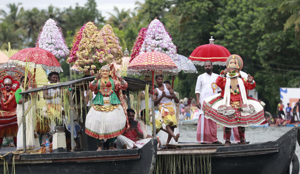 ALAPPUZHA,OCT 26 (UNI):-Artist performing Cultural programmes during Champions Boat League at Kainakary in Alappuzha on Saturday.UNI PHOTO-133U