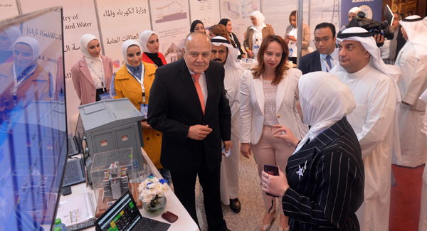 HAWALLI GOVERNORATE, Oct. 31 (Xinhua) -- People visit a smart grid exhibition in Hawalli Governorate, Kuwait, Oct. 30, 2019. A two-day-long smart grid exhibition kicked off here on Wednesday, which focused on smart grid technology, smart power generation, renewable solutions, energy efficiency and smart metering. Xinhua/ UNI PHOTO-7F