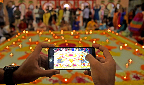 DHAKA, Oct. 28 (Xinhua) -- A man takes photos of decorations on the occasion of Diwali, the Hindu Festival of Lights, in Dhaka, Bangladesh on Oct. 27, 2019. Xinhua/UNI PHOTO-8F