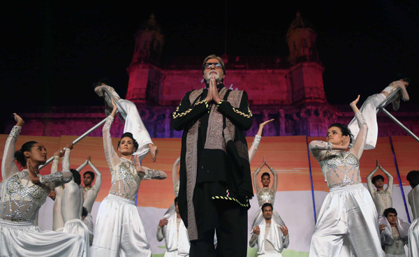 MUMBAI, NOV 27 (UNI)- Bollywood actor Amitabh Bachchan at a function to pay homage to 26/11 terror attack victims, at Gateway of India in Mumbai on Tuesday night. UNI PHOTO-5U