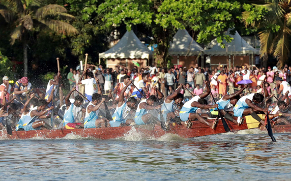 KOLLAM, NOV 23 (UNI)- Boat Race of the 12th Championship League held at Ashtamudi Lake in Kollam on Saturday.UNI PHOTO-108U