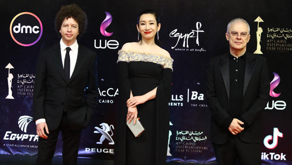 CAIRO,NOV 21 (Xinhua) -- Chinese actress Qin Hailu (C) attends Cairo International Film Festival in Cairo, Egypt, on Nov. 20, 2019. The 41st edition of Cairo International Film Festival (CIFF) kicked off on Wednesday evening in a festive red carpet ceremony at Egypt's Cairo Opera House, gathering movie stars and filmmakers from different parts of the world. Xinhua/UNI PHOPTO-2F