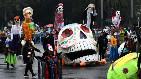 MEXICO CITY, Nov. 3, 2019 (Xinhua) -- People participate in the Day of the Dead Parade in downtown Mexico City, capital of Mexico, on Nov. 2, 2019. Thousands of Mexicans gathered on Saturday in downtown Mexico City to take part in the parade as part of the celebrations of the annual Day of the Dead. (Xinhua/UNI PHOTO-5F