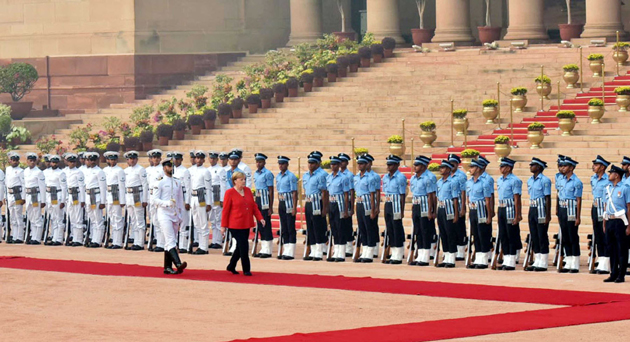 NEW DELHI, NOV 1 (UNI):- Chancellor of the Federal Republic of Germany Angela Merkel inspecting the Guard of Honour at a Ceremonial Reception at Rashtrapati Bhavan in Delhi on Friday.UNI PHOTO-10U