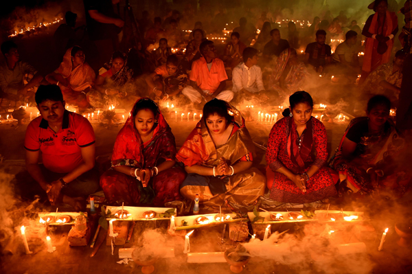 NARAYANGANJ, Nov. 6, 2019 (Xinhua) -- Hindu devotees pray at a temple during the Rakher Upobash, a Hindu religious fasting festival in Narayanganj, Bangladesh, Nov. 5, 2019. Hindu devotees gathered in front of a temple in Narayanganj to worship and pray to Gods during the ritual called Kartik Brati or Rakher Upobash. Xinhua/UNI PHOTO-11F