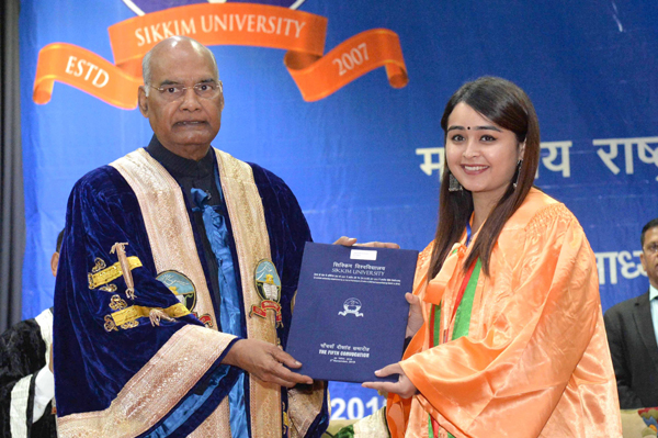 GANGTOK, NOV 3 (UNI):- President Ram Nath Kovind at the convocation of Sikkim University, in Gangtok on Sunday. UNI PHOTO-44U