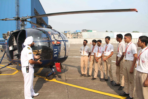 MUMBAI, NOV 19 (UNI) - Students from various schools of Mumbai participated on Air Display at INS Shikra as part of navy week celebrations at Colaba in Mumbai on Tuesday. UNI PHOTO-76U