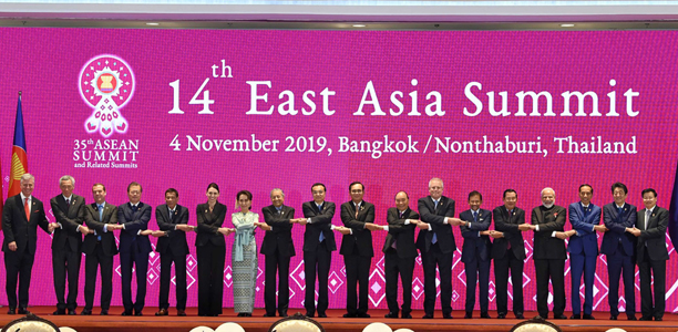 BANGKOK, NOV 4 (UNI):- Prime Minister Narendra Modi in a group photograph with other world leaders, at the 14th East Asia Summit, in Bangkok on Monday. UNI PHOTO-9F