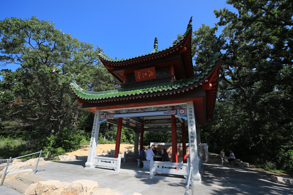 (191121) -- SAINT PAUL (U.S.), Nov. 21, 2019 (Xinhua) -- Photo taken on Aug. 6, 2019 shows an open air pavilion, a replica of the famed Aiwan Pavilion in China's Changsha, at the China garden in St. Paul, the United States. Located at Phalen Park in St. Paul, capital of U.S. state of Minnesota, the 1.2-acre China garden, or Liu Ming Yuan, has become a symbol of Minnesota's longstanding friendship with China and a recognition of sister-city relationship started in 1988 between St. Paul and Changsha, a central Chinese city. (Xinhua/Zhang Mocheng) TO GO WITH "Feature: U.S. woman's 40-year love of China brings China friendship garden to her hometown"