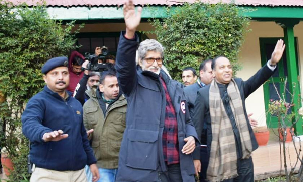 Manali: Himachal Pradesh Chief Minister Jai Ram Thakur and actor Amitabh Bachchan in Manali on Dec 1, 2019. (Photo: IANS)