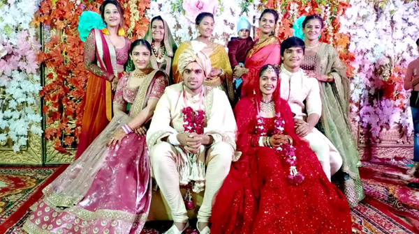 BHIWANI, DEC 2 (UNI):- Indian wrestler Babita Phogat married to Vivek Sihag at a ceremony, in Bhiwani on Sunday. UNI PHOTO-33U