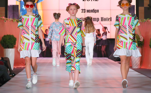 (191123) -- MINSK, Nov. 23, 2019 (Xinhua) -- Children models present new children's wear during the Kids Fashion Zone, a children's wear sale exhibition for charity, in Minsk, Belarus, Nov. 23, 2019. The activity was held here to mark the World Children's Day of 2019. (Xinhua/Henadz Zhinkov)