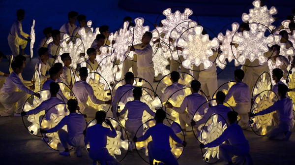 BEIJING, Dec. 1, 2019 (Xinhua) -- Dancers perform during the opening ceremony of the SEA Games 2019 in Bulacan Province, the Philippines, Nov. 30, 2019. Xinhua/UNI PHOTO-1F