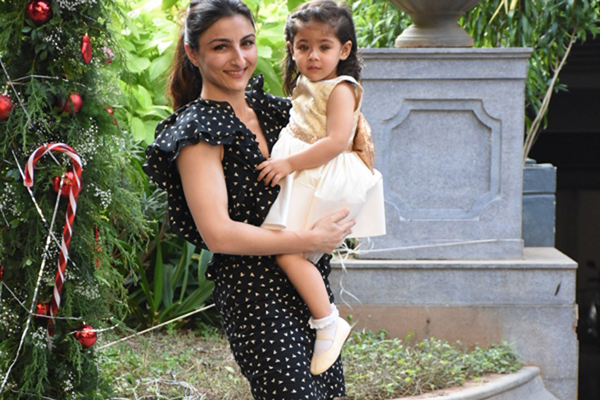 Mumbai: Actress Soha Ali Khan arrives with her daughter Inaaya Naumi Kemmu for the birthday celebrations of her nephew Taimur Ali Khan in Mumbai on Dec 19, 2019. (Photo: IANS)