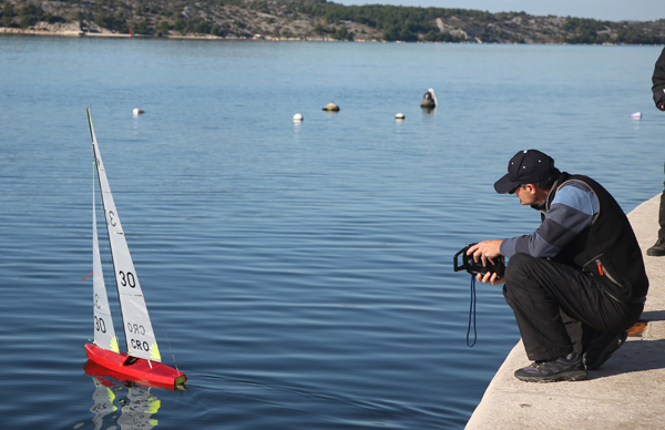 (191216) -- SIBENIK, Dec. 16, 2019 (Xinhua) -- A participant controls his boat at the 24th regatta of radio-controlled sailboats in Sibenik, Croatia, Dec. 15, 2019. (Dusko Jaramaz/Pixsell via Xinhua)