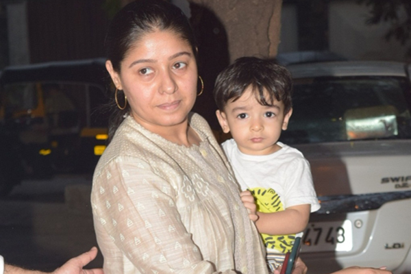 Mumbai: Singer Sunidhi Chauhan seen at filmmaker Anand Pandit's residence in Mumbai's Juhu on Dec 25, 2019. (Photo: IANS)