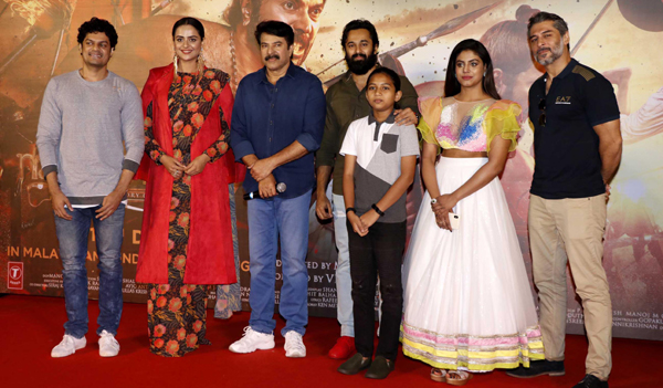 MUMBAI, DEC 5 (UNI) - South Indian actors Mammootty, Unni Mukundan and Prachi Tehlan with star cast pose for photos during the trailer launch of their upcoming film Mamangam: History of the Brave, in Mumbai on Wednesday. UNI PHOTO-9U