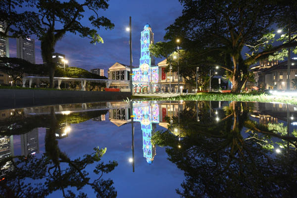 SINGAPORE, Jan. 7, 2020 (Xinhua) -- People view the light projections and art installations during the media preview of the Light to Night Festival held in Singapore on Jan. 7, 2020. The Light to Night Festival will be held from Jan. 10 to 19 in Singapore. (Xinhua/Then Chih Wey/IANS)