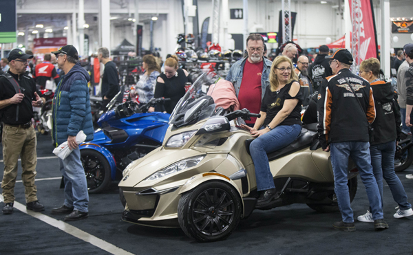 (200103) -- TORONTO, Jan. 3, 2020 (Xinhua) -- People view three-wheel motorcycles at the 2020 North American International Motorcycle Supershow in Toronto, Canada, on Jan. 3, 2020. The annual three-day motorcycle show was held here from Friday to Sunday. (Photo by Zou Zheng/Xinhua)