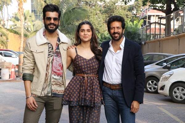 Mumbai: Director Kabir Khan with actors Sunny Kaushal and Sharvari Wagh during the promotions of their upcoming film "The Forgotten Army" in Mumbai on Jan 8, 2020. (Photo: IANS)