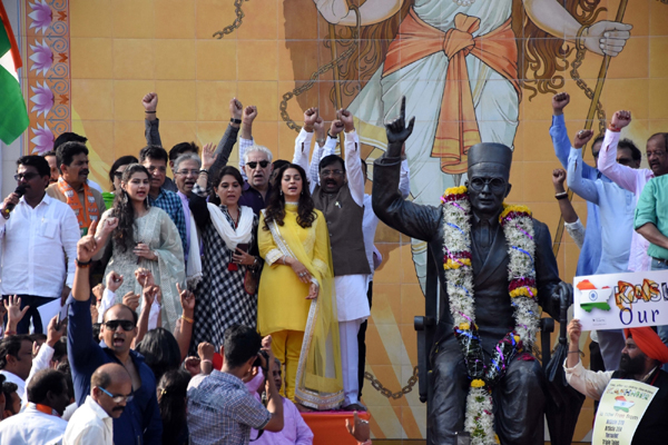 Mumbai: Actors Juhi Chwala and Dalip Tahil join BJP workers during their protest over the 'Free Kashmir' placard displayed at a sit-in demonstration against the JNU violence and slogans raised against the Shiv Sena-led government in Maharashtra; at Swatantryaveer Savarkar memorial in Mumbai's Dadar on Jan 8, 2020. (Photo: IANS)