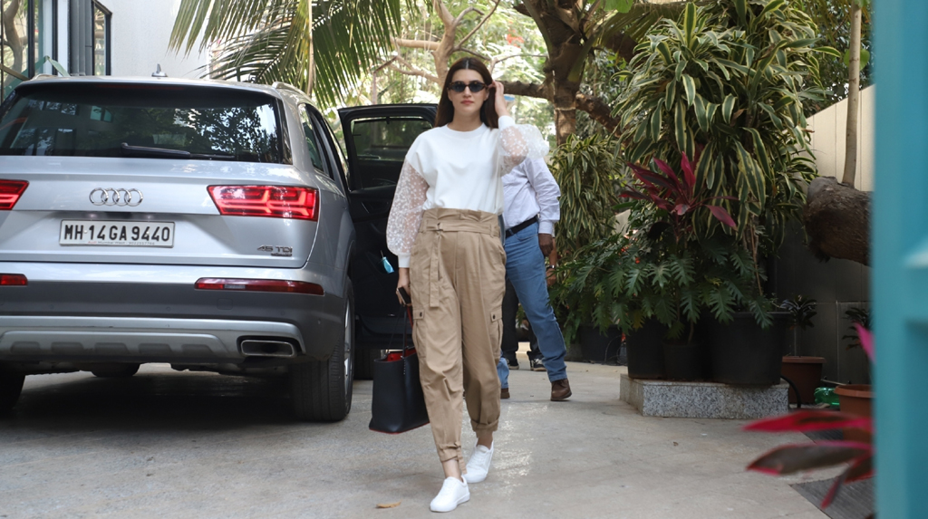 Mumbai: Actress Kriti Sanon seen at the office of Maddock Films in Mumbai on Jan 30, 2020. (Photo: IANS)