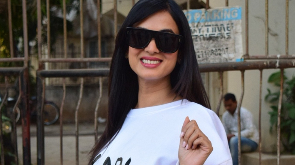 Mumbai: Actress Sonal Chauhan seen at Juhu , in Mumbai on Jan 29, 2020. (Photo: IANS)