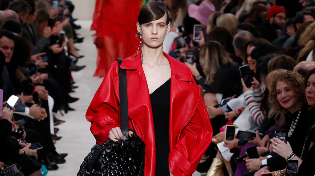 (200302) -- PARIS, March 2, 2020 (Xinhua) -- A model presents creations by Valentino during the Women's Fall-Winter 2020-2021 Ready-to-Wear collection fashion show in Paris, France, on March 1, 2020. (Photo by Piero Biasion/Xinhua)