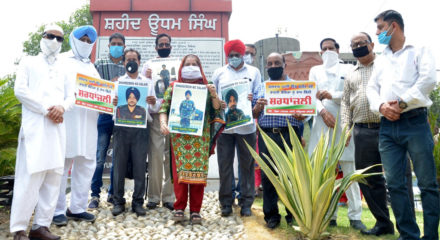 Amritsar: Congress workers paying their tributes to the 20 Indian Army bravehearts who were martyred in a violent clash with the Chinese troops in the Galwan Valley in Eastern Ladakh; in Amritsar on June 26, 2020. (Photo: IANS)