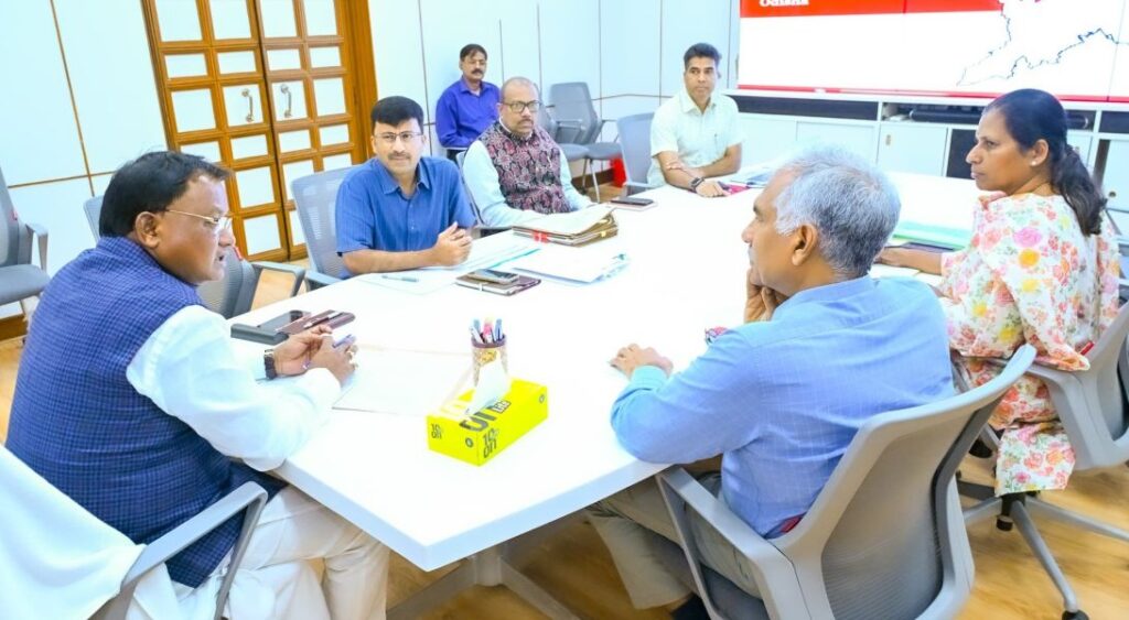 ଛୁଟିରେ ମଧ୍ୟ ଲୋକସେବା ଭବନ