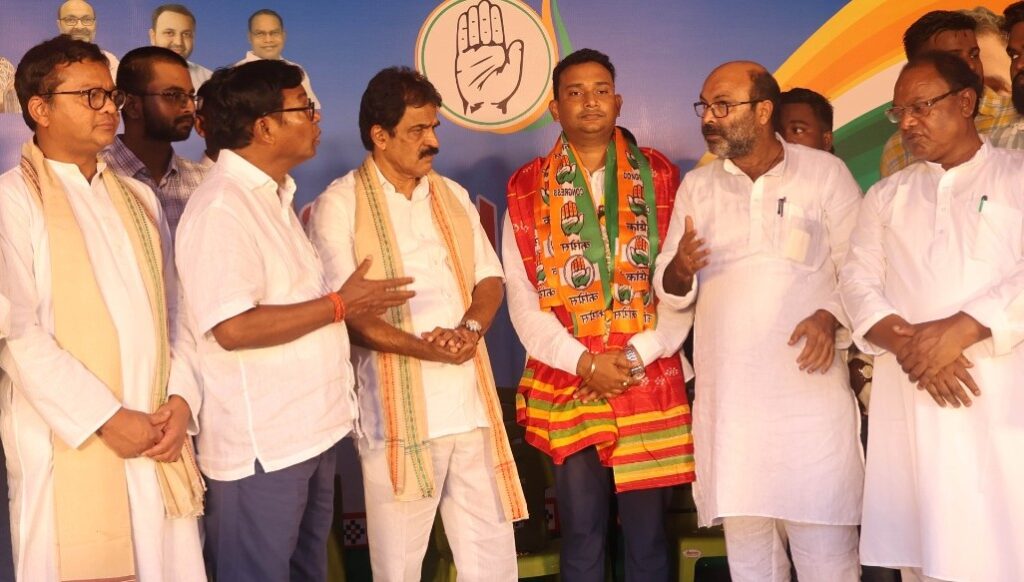 କଂଗ୍ରେସରେ ଯୋଗ ଦେଲେ
