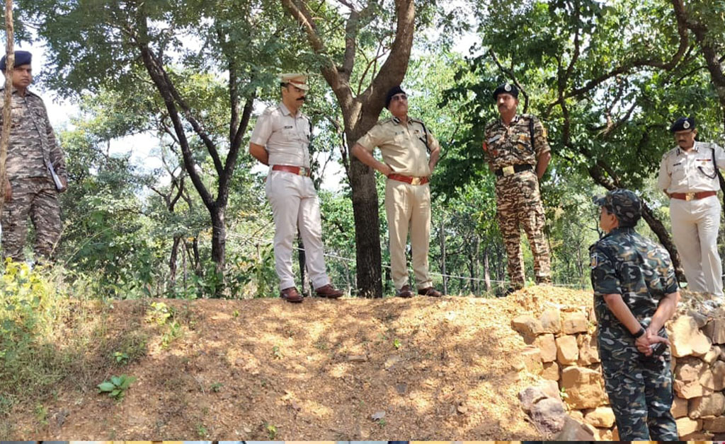 ନୂଆପଡ଼ା: ନିର୍ବାଚନ ସମ୍ପର୍କିତ ପୋଲିସ୍ ସୁରକ୍ଷା ବ୍ୟବସ୍ଥାର ସମୀକ୍ଷା କଲେ ରାଜ୍ୟ ପୋଲିସ ମହାନିର୍ଦ୍ଦେଶକ ନୂଆପଡ଼ା: ନିର୍ବାଚନ ସମ୍ପର୍କିତ ପୋଲିସ୍ ସୁରକ୍ଷା ବ୍ୟବସ୍ଥାର ସମୀକ୍ଷା କଲେ ରାଜ୍ୟ ପୋଲିସ ମହାନିର୍ଦ୍ଦେଶକ