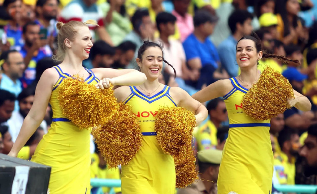 IPL: ଚିୟରଲିଡର ଭାବେ ଭାଇଙ୍କ ୱିକେଟ ପରେ ନାଚିଥିଲେ ଭଉଣୀ, ଜାଣନ୍ତୁ କିଏ ସେ ଖେଳାଳି? CSK