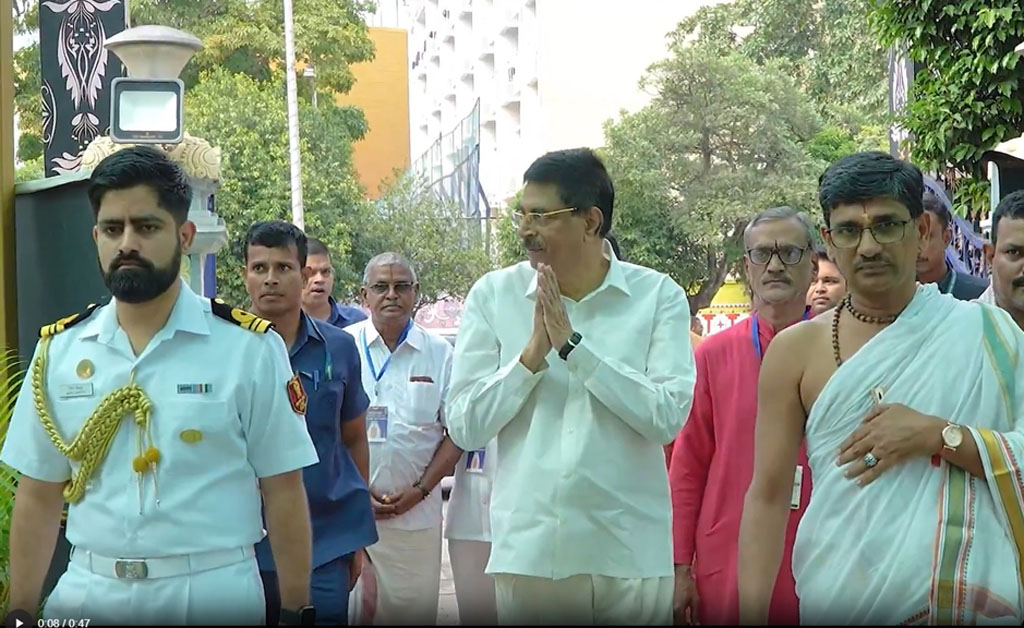 ଶ୍ରୀ ଭେଙ୍କଟେଶ୍ୱର ସ୍ୱାମୀ ମନ୍ଦିର ପରିଦର୍ଶନ କଲେ ରାଜ୍ୟପାଳ Governar Visits Sri Venkateswara Swamy Temple in Bhubaneswar