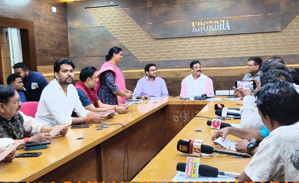 ଭାରତର ଲୌହ ମାନବଙ୍କ ସାଂସଦ ସ୍ତରୀୟ ସେବା ଜୟନ୍ତୀ ପଦଯାତ୍ରା ନିମନ୍ତେ ସାମ୍ବାଦିକ ସମ୍ମିଳନୀ ଭାରତର ଲୌହ ମାନବଙ୍କ ସାଂସଦ ସ୍ତରୀୟ ସେବା ଜୟନ୍ତୀ ପଦଯାତ୍ରା ନିମନ୍ତେ ସାମ୍ବାଦିକ ସମ୍ମିଳନୀ