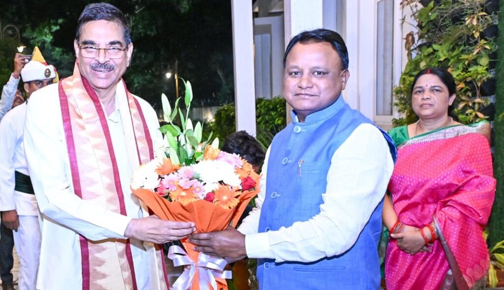 ମୁଖ୍ୟମନ୍ତ୍ରୀଙ୍କ ବାସଭବନରେ ରାଜ୍ୟପାଳ