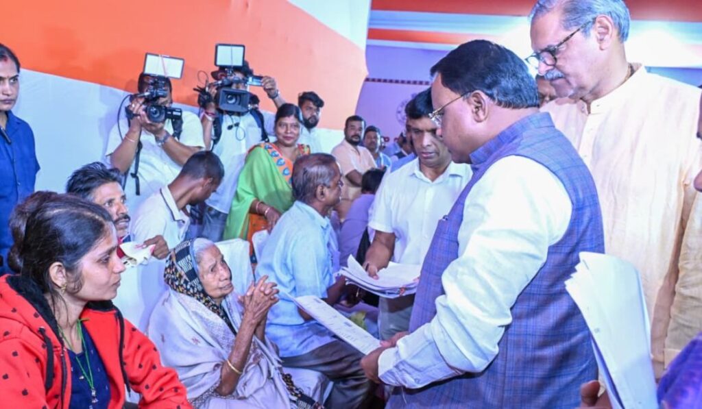 CM Grievance Cell: କିଏ ସେହି ମହିଳା, ଯିଏ ଅଭିଯୋଗ ପ୍ରକୋଷ୍ଠରେ ମୁଖ୍ୟମନ୍ତ୍ରୀଙ୍କୁ ଦେଲା ଧନ୍ୟବାଦ CM Grievance Cell