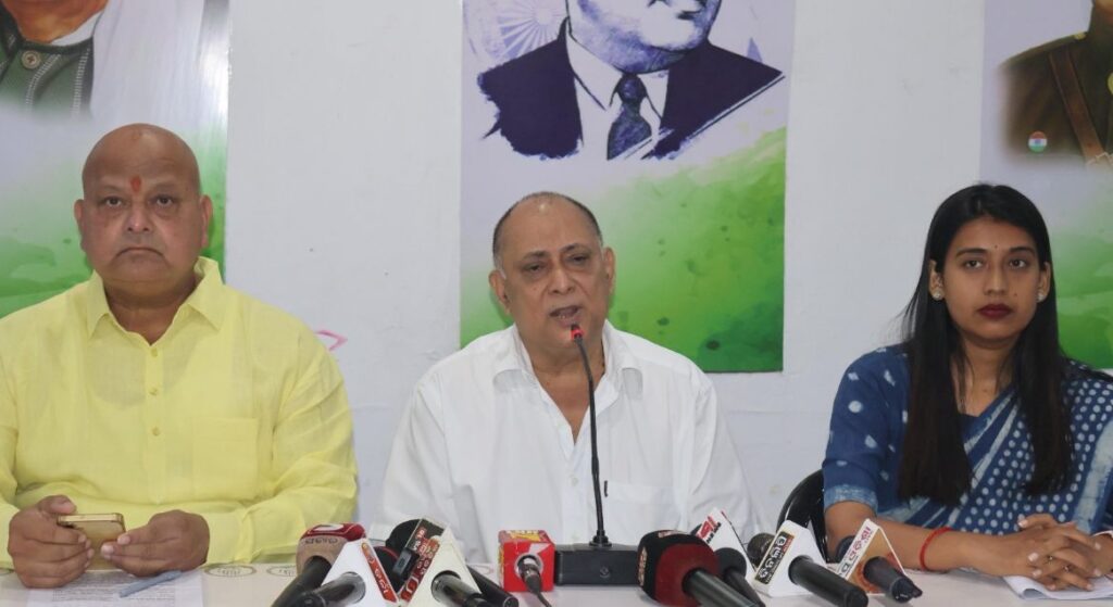 ରଥଯାତ୍ରା ଦଳଚକଟା ରିପୋର୍ଟକୁ ନେଇ ବର୍ଷଲା କଂଗ୍ରେସ, ଜାଣିଶୁଣି ଉଚ୍ଚ ଅଧିକାରୀଙ୍କୁ ଖସେଇ ଦିଆଗଲା ରଥଯାତ୍ରା ଦଳଚକଟା ରିପୋର୍ଟ