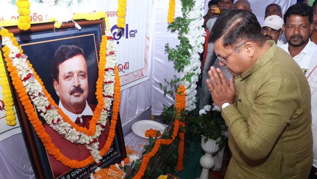 କବି ତଥା ବିଜେପି ନେତା ଶଙ୍କର ପରିଡାଙ୍କ ଏକାଦଶାହ କାର୍ଯ୍ୟକ୍ରମରେ ଯୋଗ ଦେଲେ ମନ୍ତ୍ରୀ ହରିଚନ୍ଦନ କବି ତଥା ବିଜେପି ନେତା ଶଙ୍କର