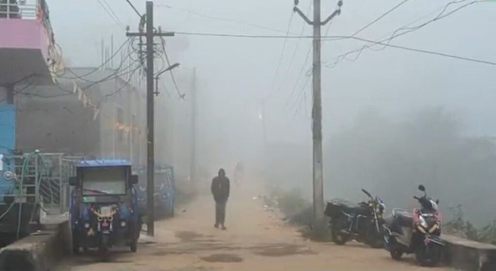 Cold Wave in Odisha: ଶୀତରେ ଥରୁଛି ସାରା ରାଜ୍ୟ, ଆହୁରି ଦୁଇ ଦିନ ପର୍ଯ୍ୟନ୍ତ ଲାଗି ରହିବ Cold Wave in Odisha