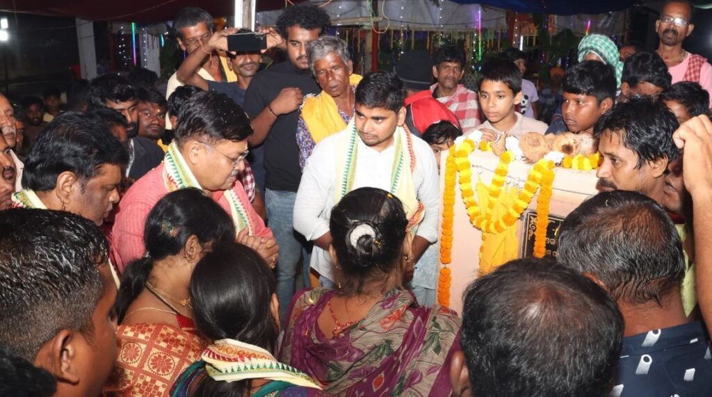 ଚିଲିକା ନିର୍ବାଚନ ମଣ୍ଡଳିର ବିଭିନ୍ନ କାର୍ଯ୍ୟକ୍ରମରେ ଯୋଗଦେଲେ ମନ୍ତ୍ରୀ ପୃଥୀରାଜ ହରିଚନ୍ଦନ ଚିଲିକା ନିର୍ବାଚନ ମଣ୍ଡଳି